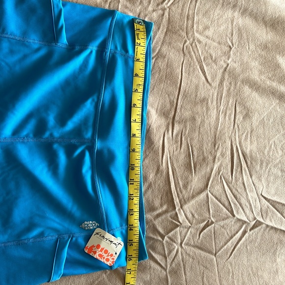 NWT Free People Movement yoga shorts with pockets - Picture 8 of 10